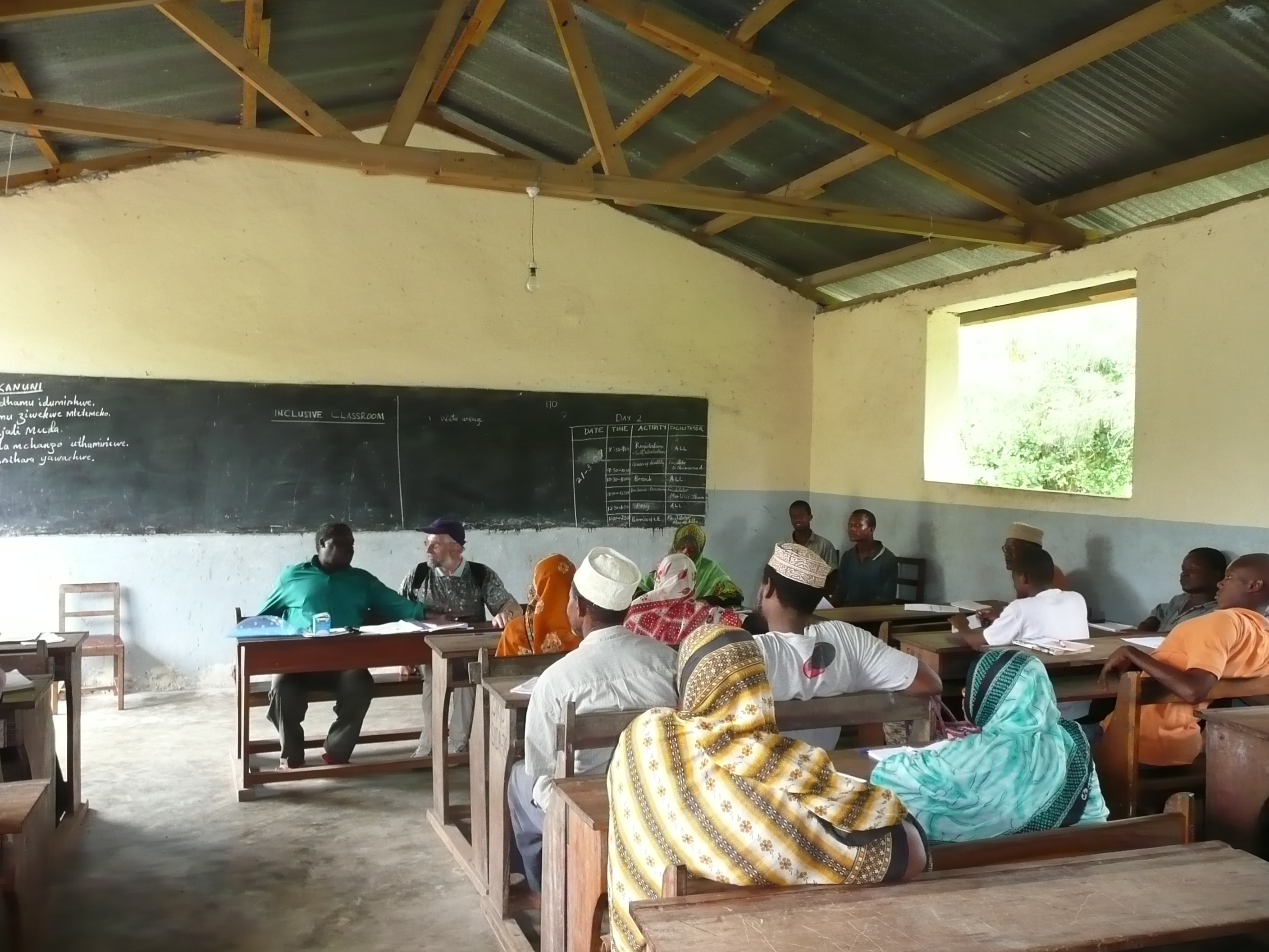 2009: Voorbereidende gesprekken inrichting chemielab KIZIMKAZI DIMBANI SECONDARY SCHOOL